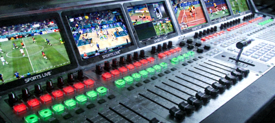 多画面体育直播实时信号切换控制台特写