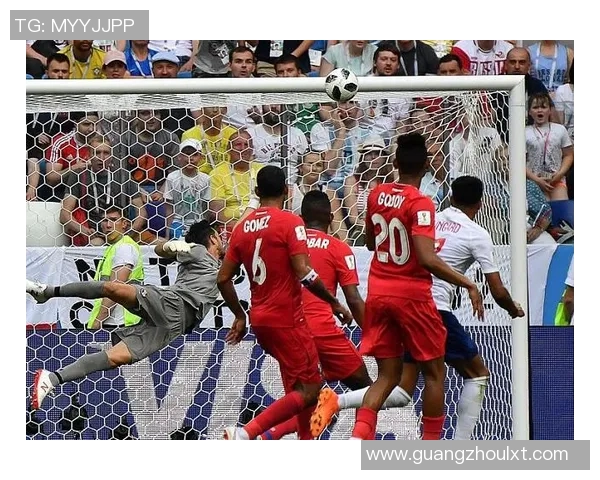 足球明星的足迹与荣耀：那些年他们穿过的传奇鞋子故事